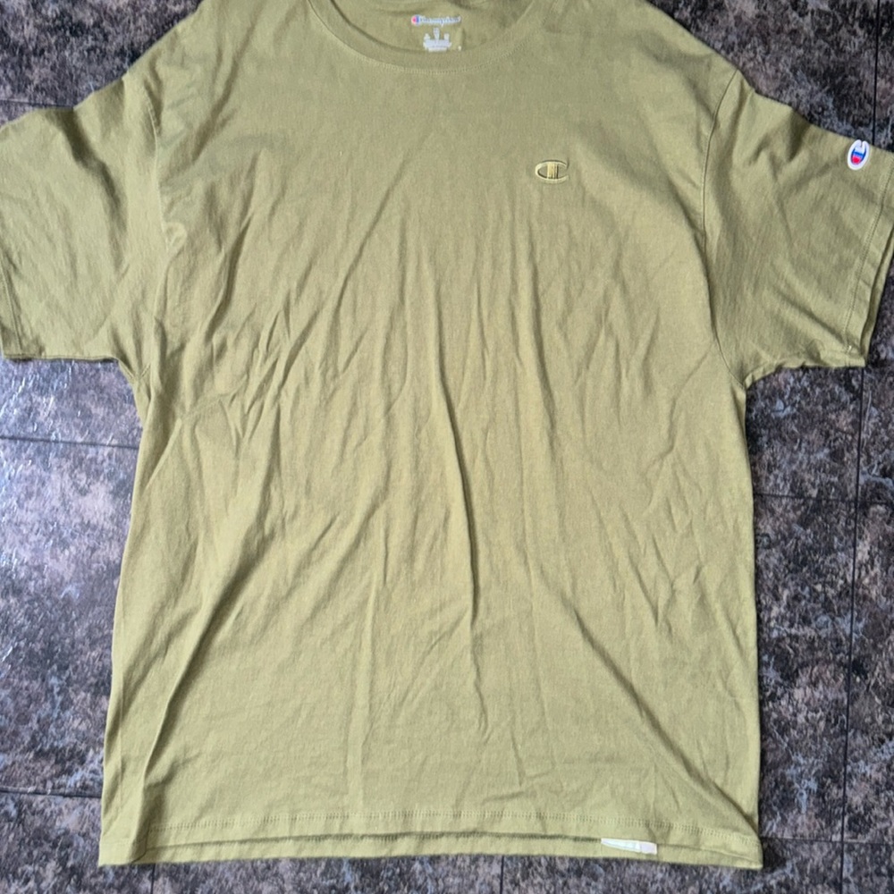 Men’s champion t-shirt size XL